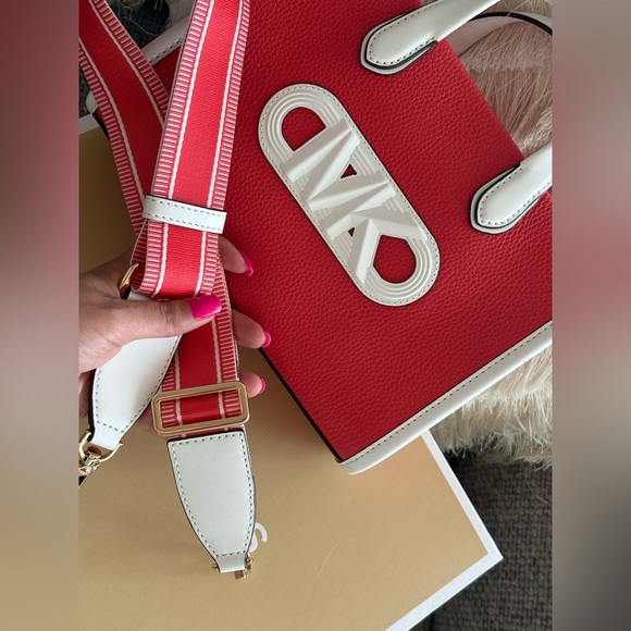 Michael Kors Gigi Spiced Coral Pebbled Leather Messenger Bag, Not Outlet - Picture 14 of 16